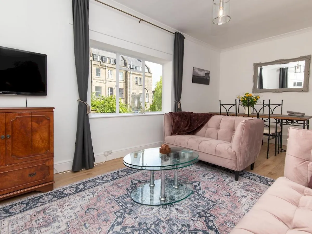 Pass The Keys Stylish 2 Bed Central Bath Apartment With Parking 0*,