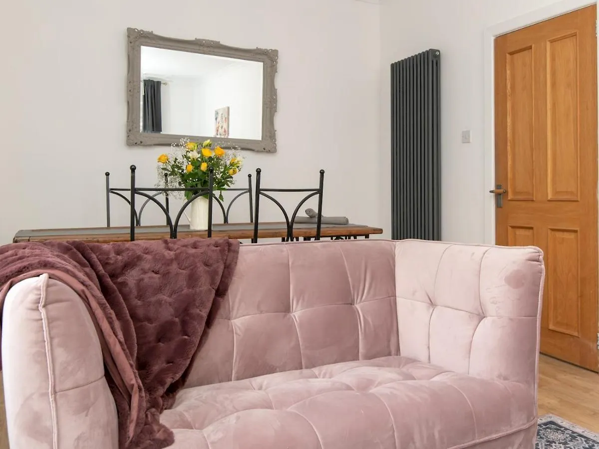 Pass The Keys Stylish 2 Bed Central Bath Apartment With Parking Royaume-Uni