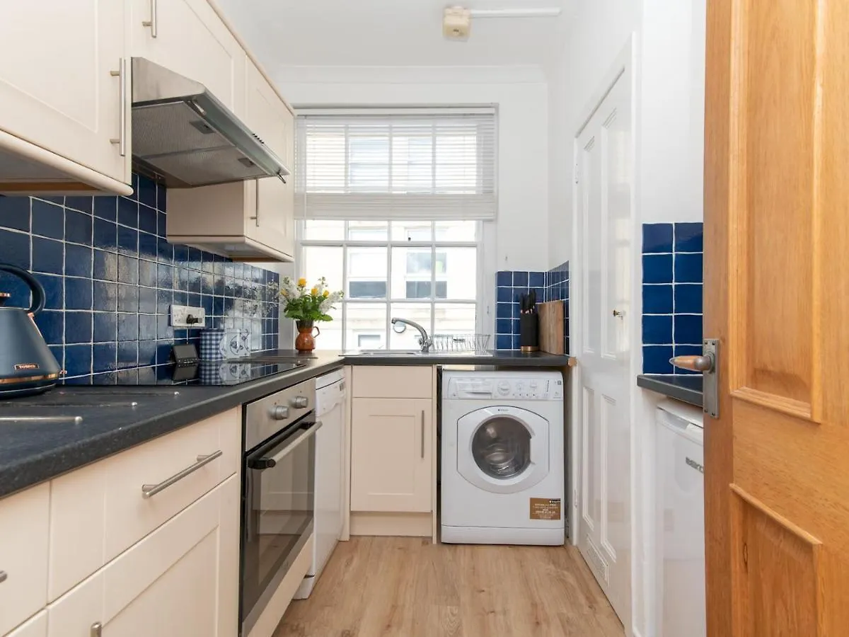Pass The Keys Stylish 2 Bed Central Bath Apartment With Parking 0*,  Royaume-Uni