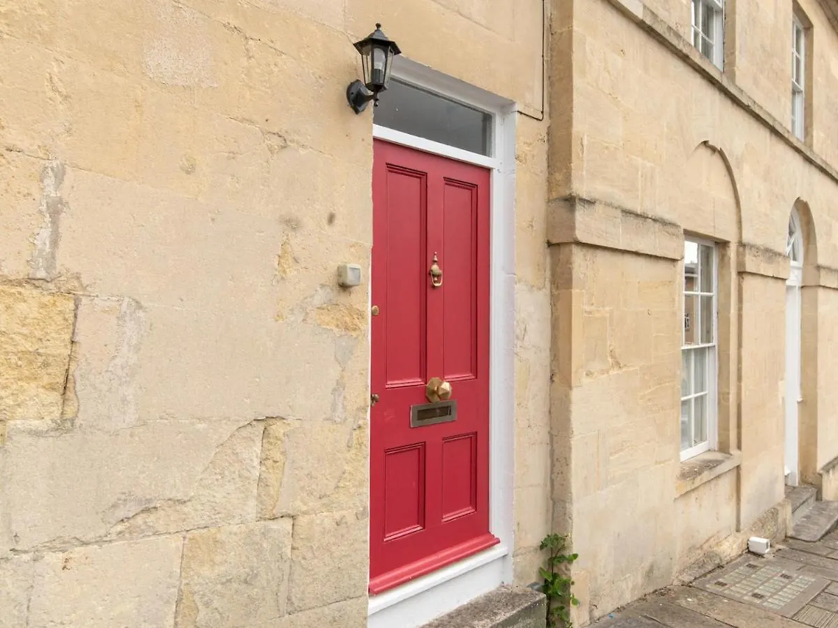 Pass The Keys Stylish 2 Bed Central Bath Apartment With Parking 0*,