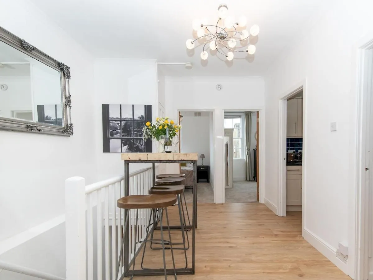 Pass The Keys Stylish 2 Bed Central Bath Apartment With Parking