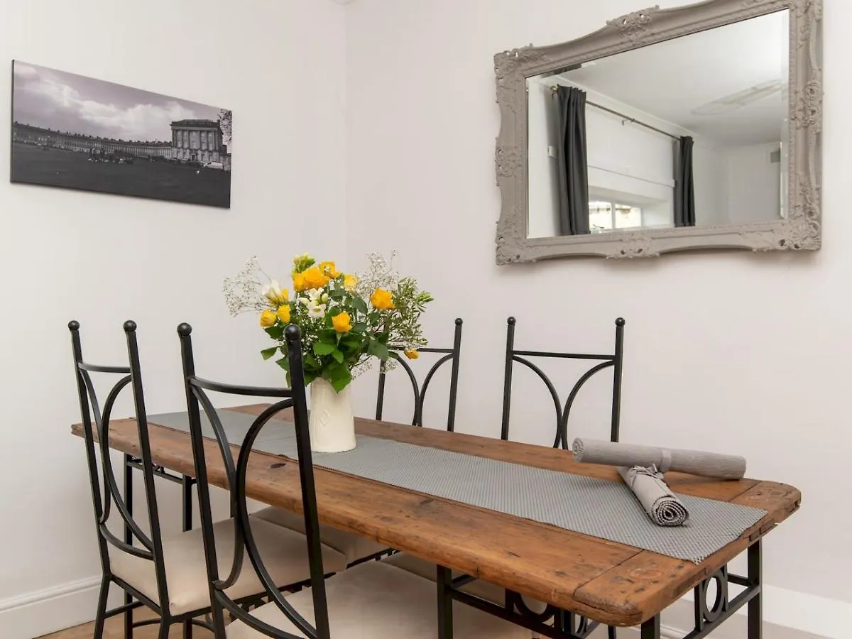 Holiday home Pass The Keys Stylish 2 Bed Central Bath Apartment With Parking