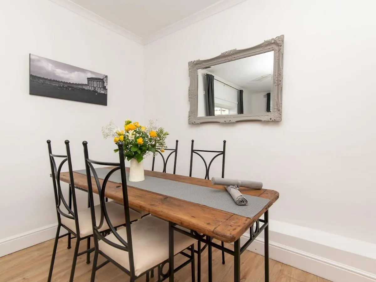 Pass The Keys Stylish 2 Bed Central Bath Apartment With Parking