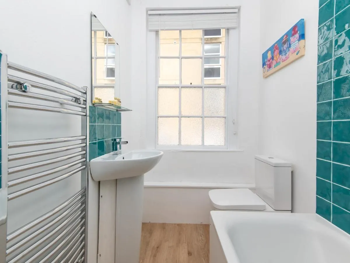 Holiday home Pass The Keys Stylish 2 Bed Central Bath Apartment With Parking