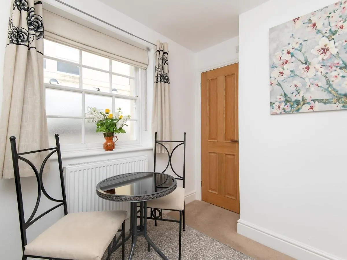 Pass The Keys Stylish 2 Bed Central Bath Apartment With Parking United Kingdom