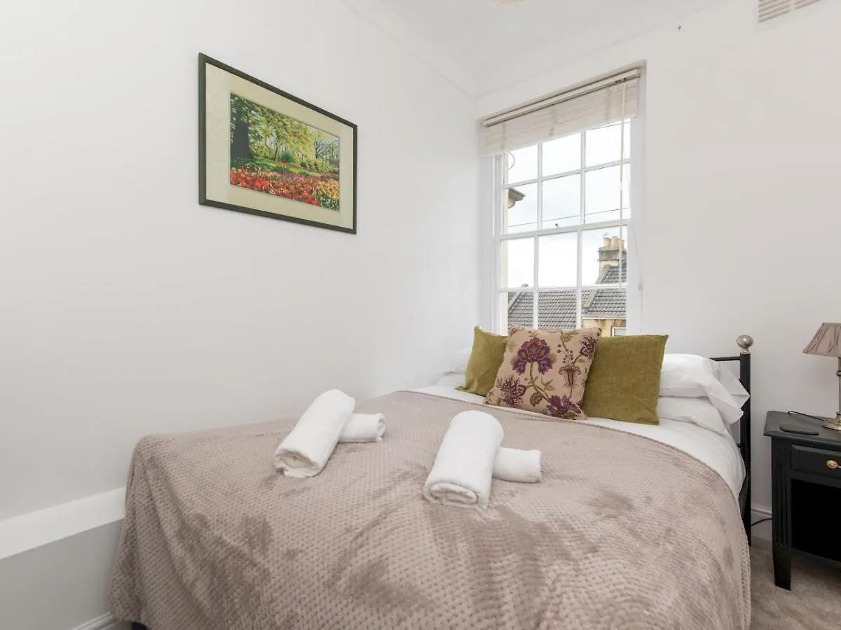 Pass The Keys Stylish 2 Bed Central Bath Apartment With Parking 0*,