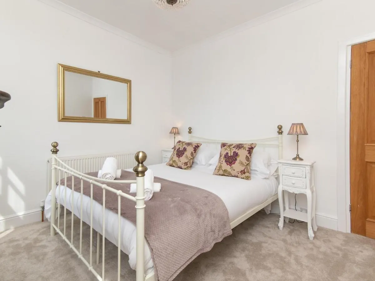 Pass The Keys Stylish 2 Bed Central Bath Apartment With Parking United Kingdom